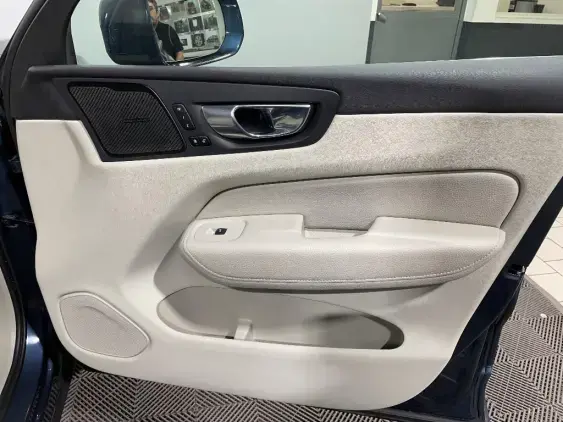 VOLVO XC60 II - voiture d'occasion - Photo 20