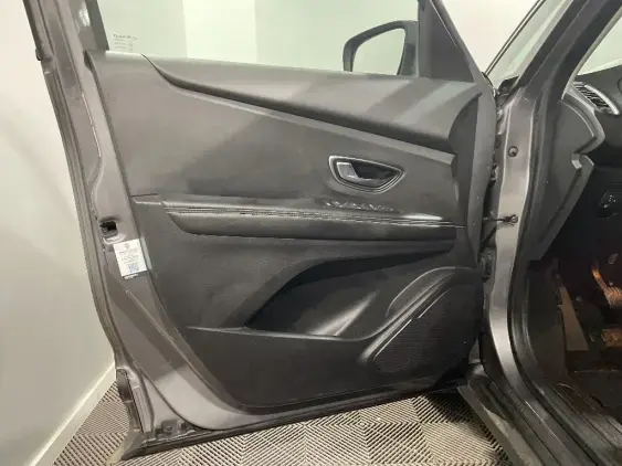 RENAULT SCENIC IV - voiture d'occasion - Photo 19