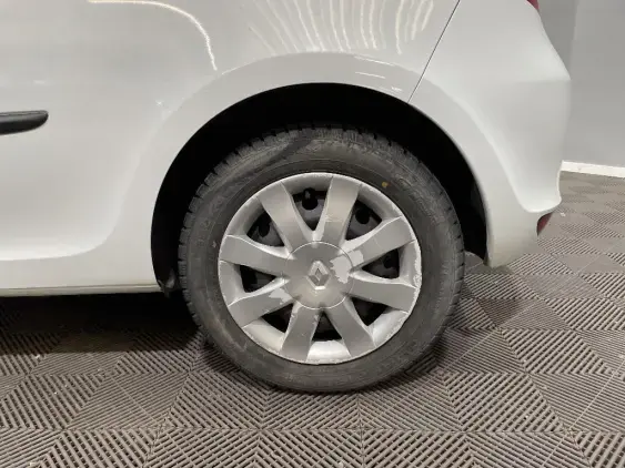 RENAULT CLIO III SOCIETE - voiture d'occasion - Photo 20