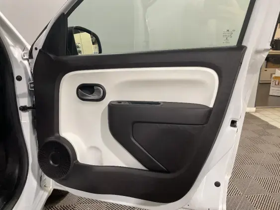 RENAULT TWINGO ELECTRIQUE III - voiture d'occasion - Photo 18