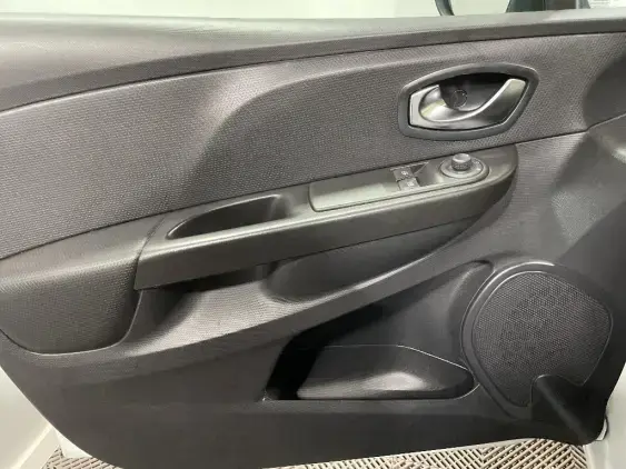 RENAULT CLIO IV - voiture d'occasion - Photo 17