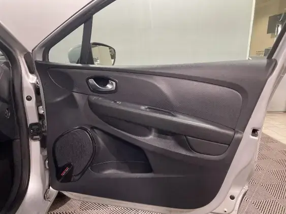 RENAULT CLIO IV - voiture d'occasion - Photo 19