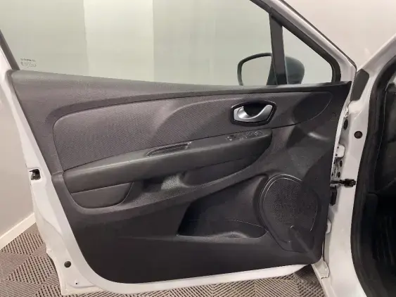 RENAULT CLIO IV - voiture d'occasion - Photo 17