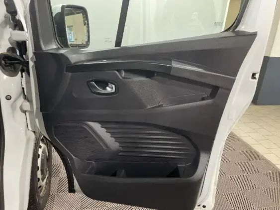 RENAULT TRAFIC FG III - voiture d'occasion - Photo 18