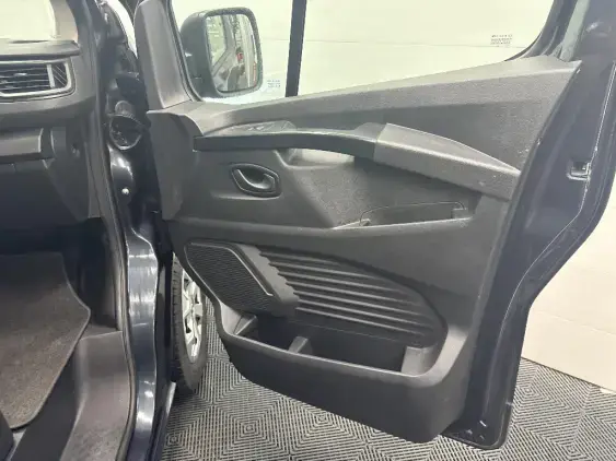 RENAULT TRAFIC III - voiture d'occasion - Photo 20