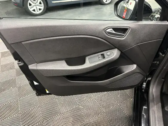 RENAULT CLIO V - voiture d'occasion - Photo 18