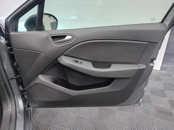 RENAULT CLIO V - voiture d'occasion - Photo 19