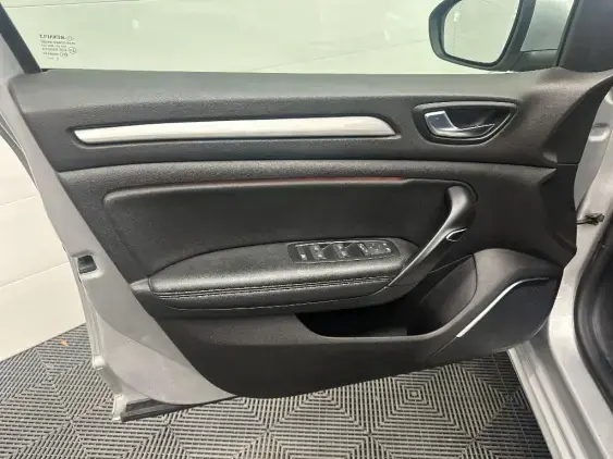 RENAULT MEGANE IV - voiture d'occasion - Photo 18