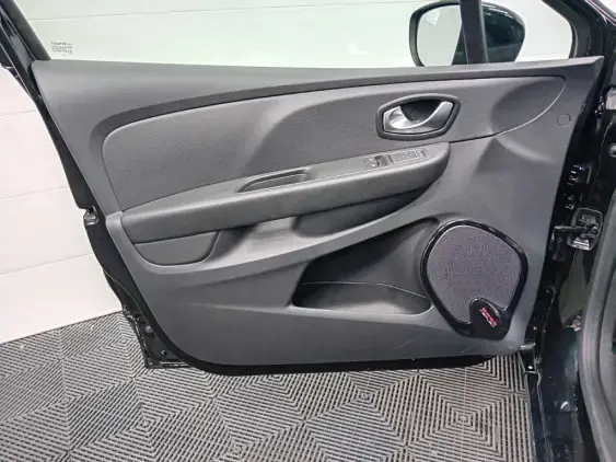 RENAULT CLIO IV - voiture d'occasion - Photo 19