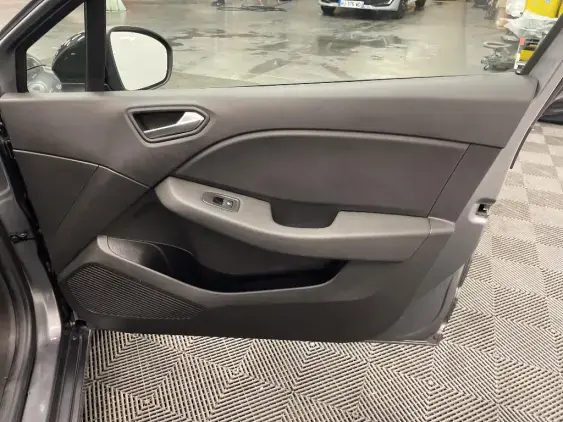 RENAULT CLIO V - voiture d'occasion - Photo 20