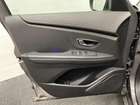 RENAULT SCENIC IV - voiture d'occasion - Photo 19