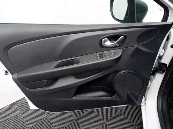 RENAULT CLIO STE IV - voiture d'occasion - Photo 19