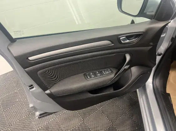 RENAULT MEGANE IV - voiture d'occasion - Photo 19