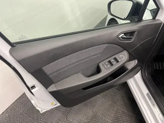 RENAULT CLIO V - voiture d'occasion - Photo 19