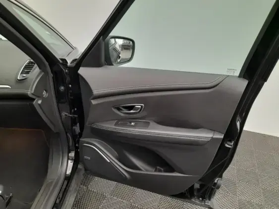 RENAULT SCENIC IV - voiture d'occasion - Photo 18