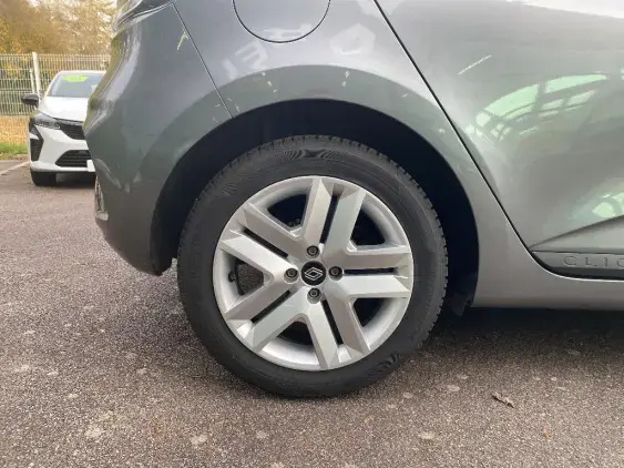 RENAULT CLIO V - voiture d'occasion - Photo 19