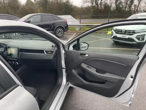 RENAULT CLIO V - voiture d'occasion - Photo 17