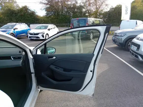 RENAULT CLIO V - voiture d'occasion - Photo 18