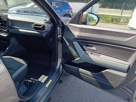 DACIA DUSTER III - voiture d'occasion - Photo 18