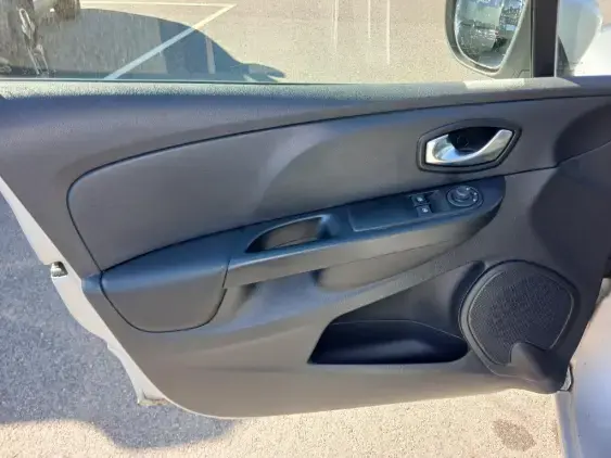 RENAULT CLIO IV - voiture d'occasion - Photo 19