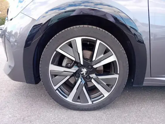 PEUGEOT 208 II - voiture d'occasion - Photo 17