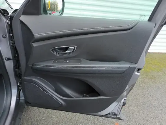 RENAULT SCENIC IV - voiture d'occasion - Photo 17