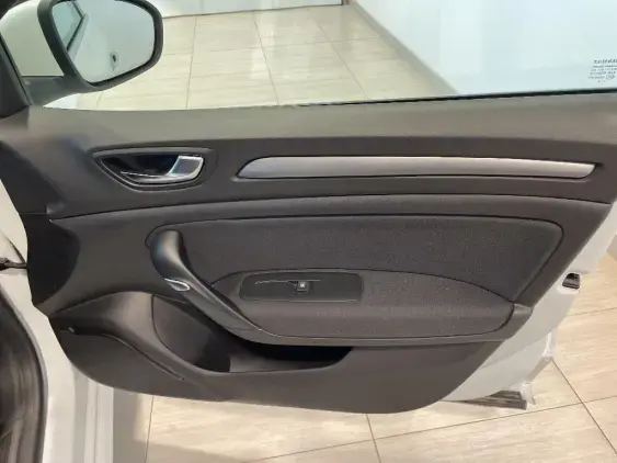 RENAULT MEGANE IV - voiture d'occasion - Photo 19