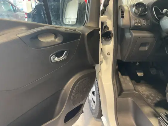 RENAULT TRAFIC FG III - voiture d'occasion - Photo 16