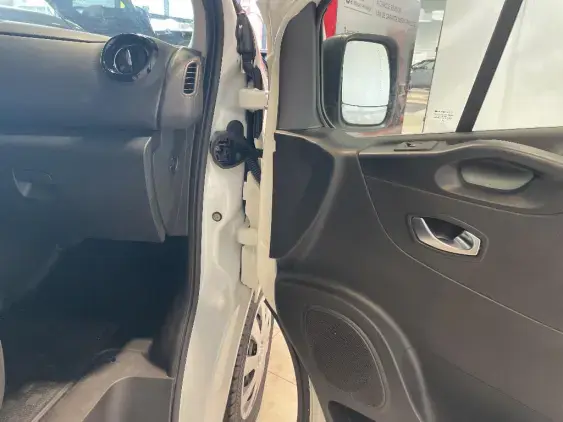 RENAULT TRAFIC FG III - voiture d'occasion - Photo 17