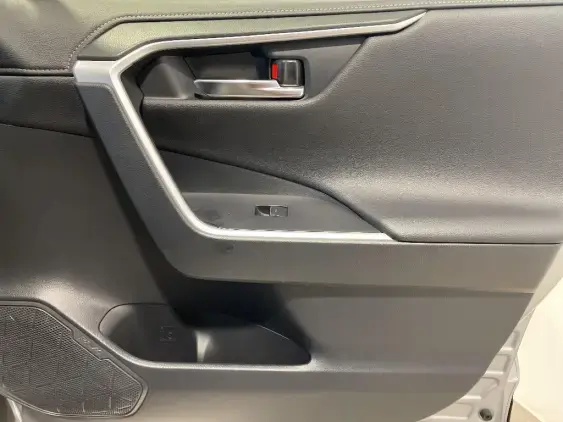 TOYOTA RAV4 V - voiture d'occasion - Photo 19