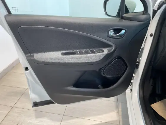 RENAULT ZOE - voiture d'occasion - Photo 17