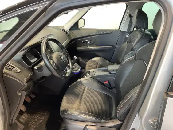 RENAULT SCENIC IV - voiture d'occasion - Photo 17