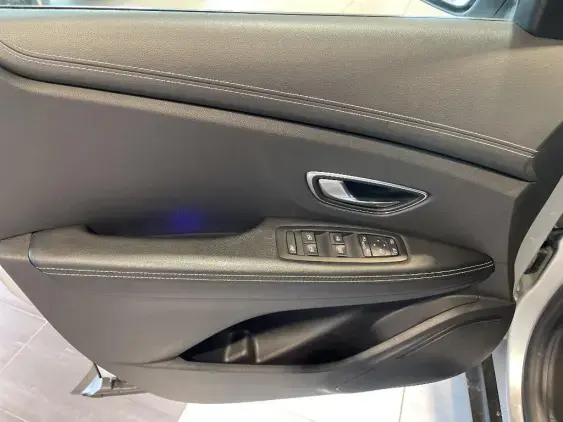 RENAULT SCENIC IV - voiture d'occasion - Photo 18
