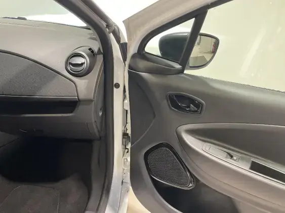RENAULT ZOE - voiture d'occasion - Photo 18