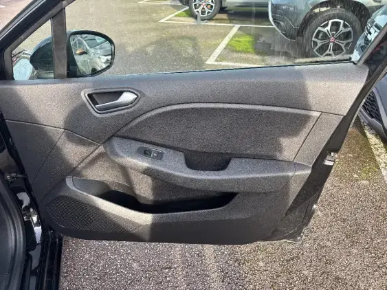 RENAULT CLIO V - voiture d'occasion - Photo 19