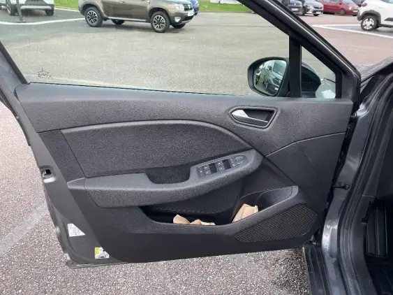 RENAULT CLIO V - voiture d'occasion - Photo 19