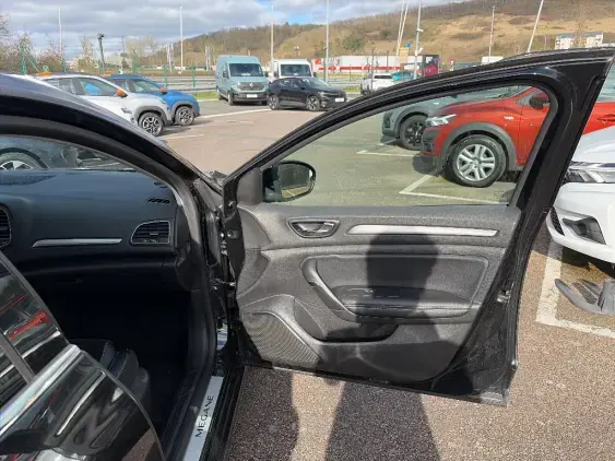 RENAULT MEGANE IV - voiture d'occasion - Photo 19