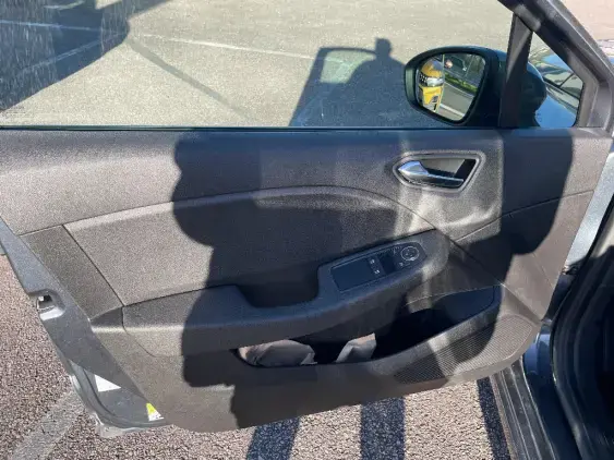 RENAULT CLIO V - voiture d'occasion - Photo 19