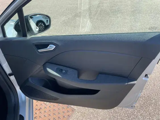 RENAULT CLIO V - voiture d'occasion - Photo 19