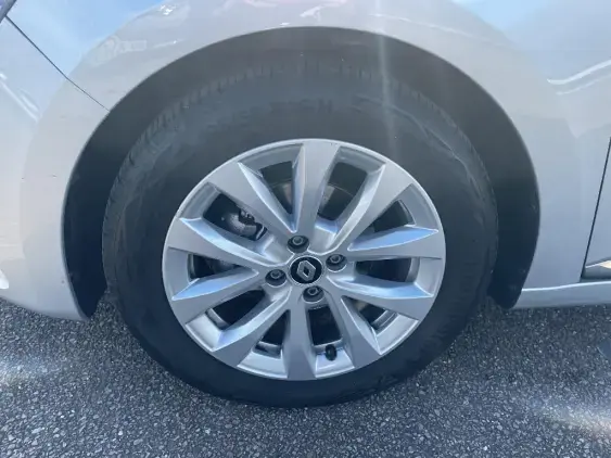 RENAULT CLIO V - voiture d'occasion - Photo 23