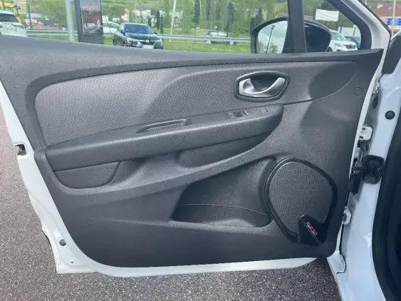 RENAULT CLIO IV - voiture d'occasion - Photo 18