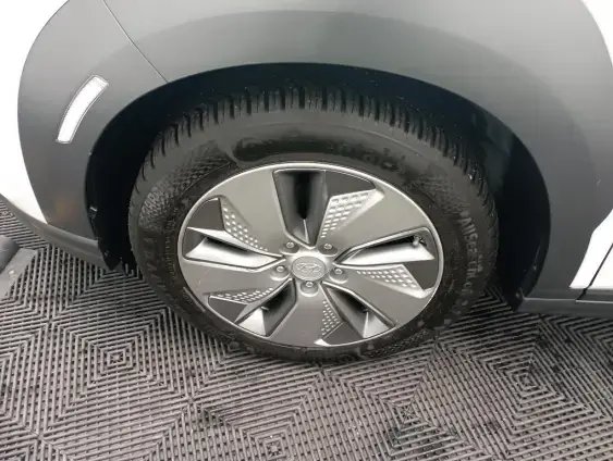 HYUNDAI KONA ELECTRIQUE - voiture d'occasion - Photo 23