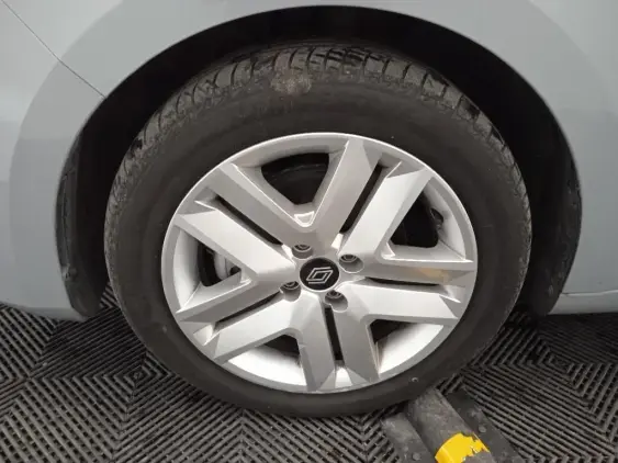 RENAULT CLIO V - voiture d'occasion - Photo 23