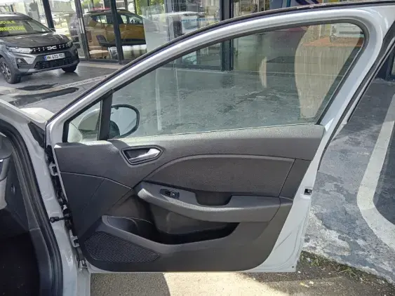 RENAULT CLIO V - voiture d'occasion - Photo 20