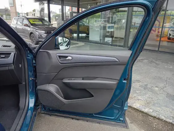 RENAULT ARKANA - voiture d'occasion - Photo 19