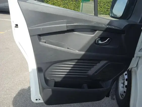 RENAULT TRAFIC FG III - voiture d'occasion - Photo 19