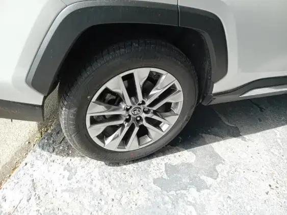TOYOTA RAV4 V - voiture d'occasion - Photo 24