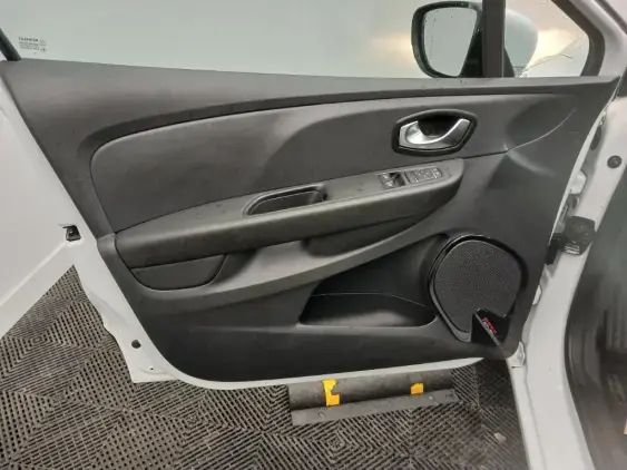 RENAULT CLIO IV - voiture d'occasion - Photo 19