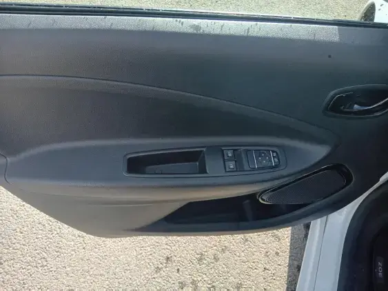 RENAULT ZOE - voiture d'occasion - Photo 17