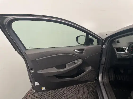 RENAULT CLIO V - voiture d'occasion - Photo 19